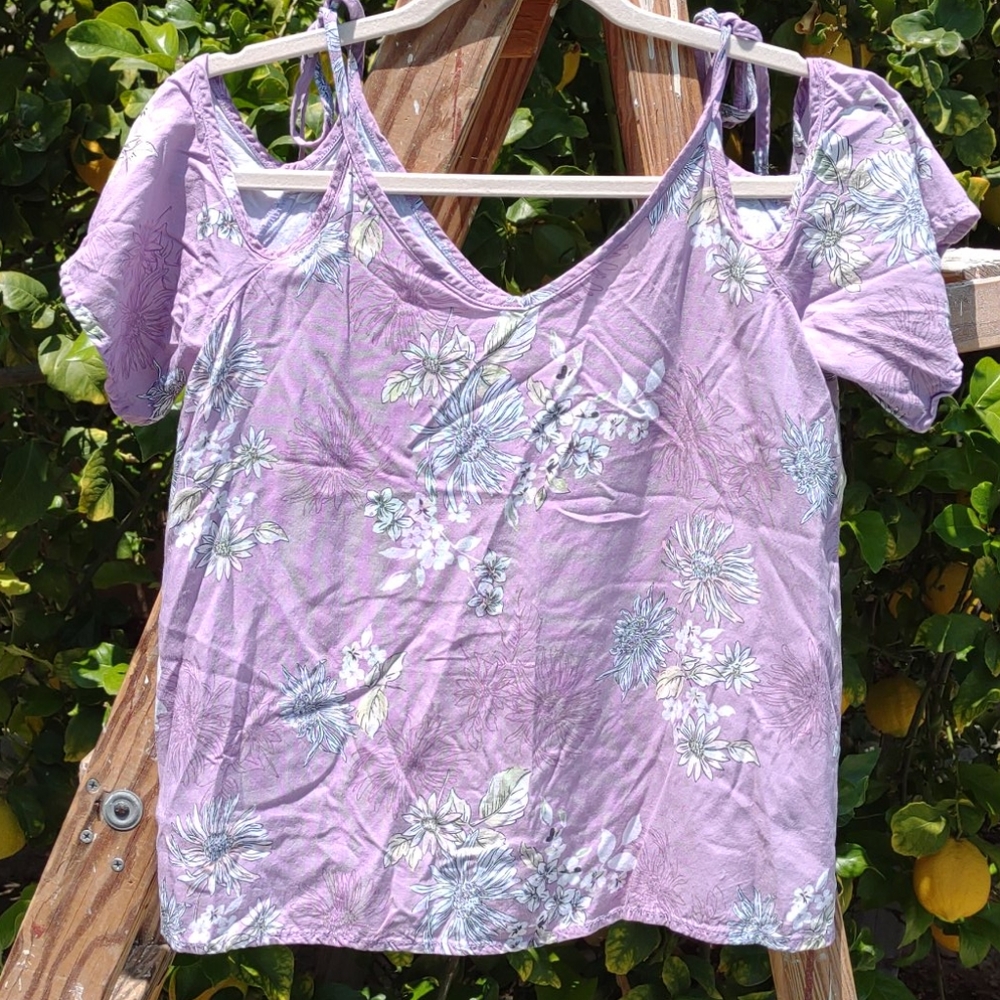 h.i.p. Lavender Crop Top Cold Shoulder M